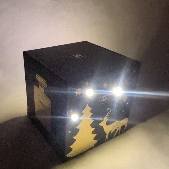 Chanel LED Stars Christmas Display Stand Black Gold Perfume Deer Box Riser Light - Picture 2 of 16